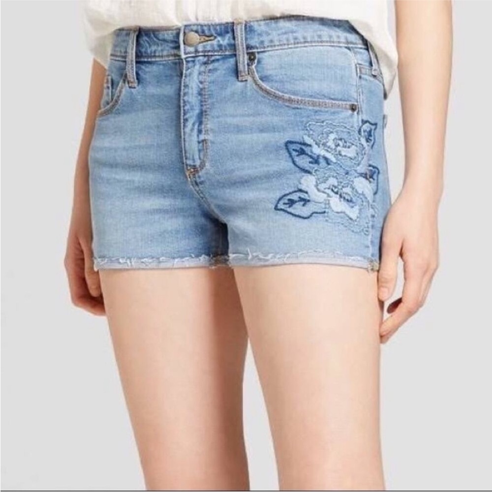 Universal Thread Women’s Light Wash Floral Embroidered Jean Shortie Shorts - NWT